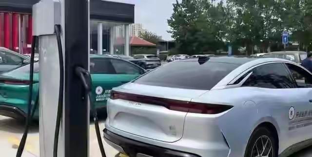 最近看到网上有人唱衰比亚迪的销量，我只能说这些人太天真了。今天我就来给大家盘点一