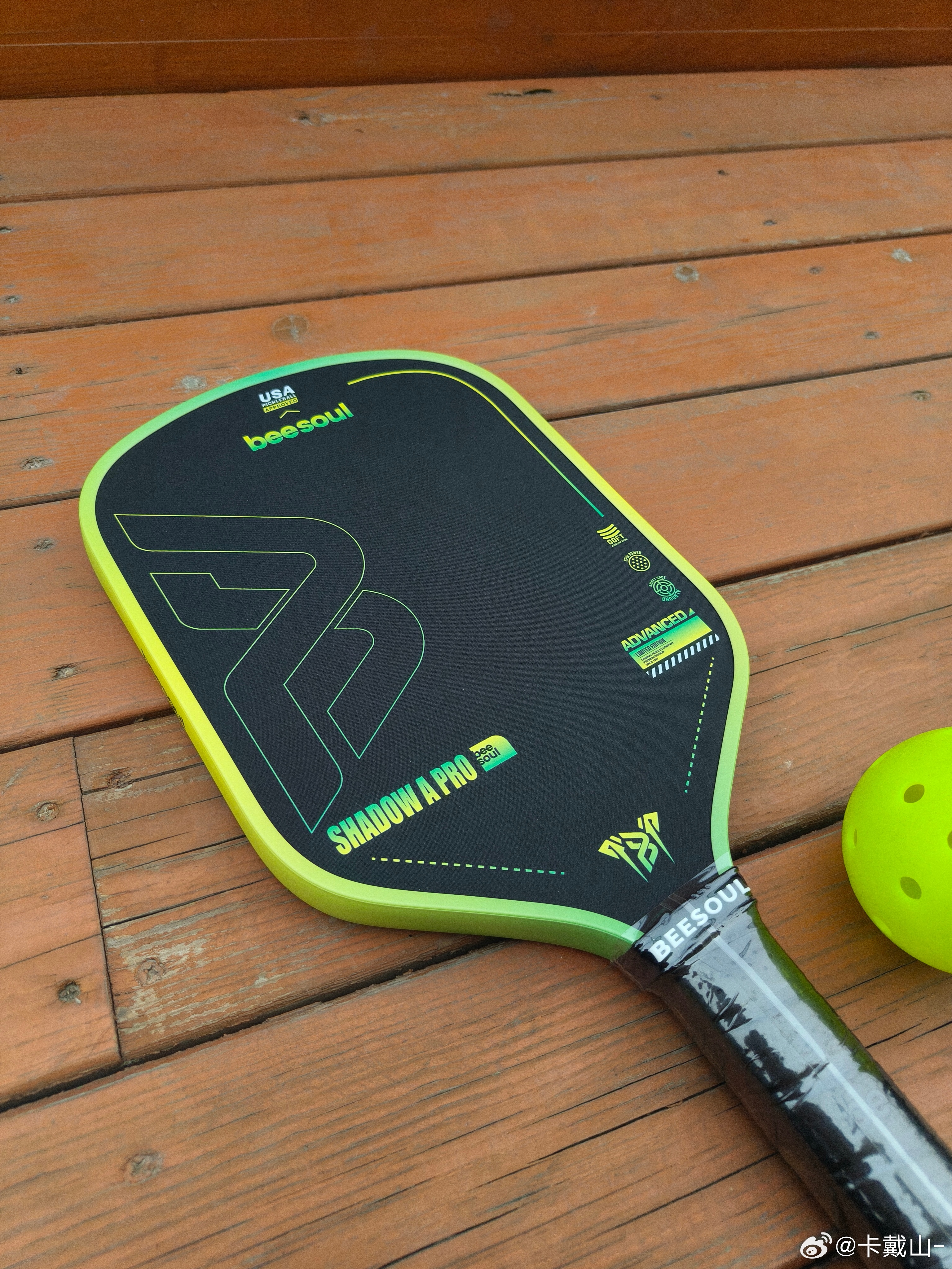 找到一把 绵中带狠、后劲十足的匹克球拍——Beesoul🐝就像被小蜜蜂蛰了一下