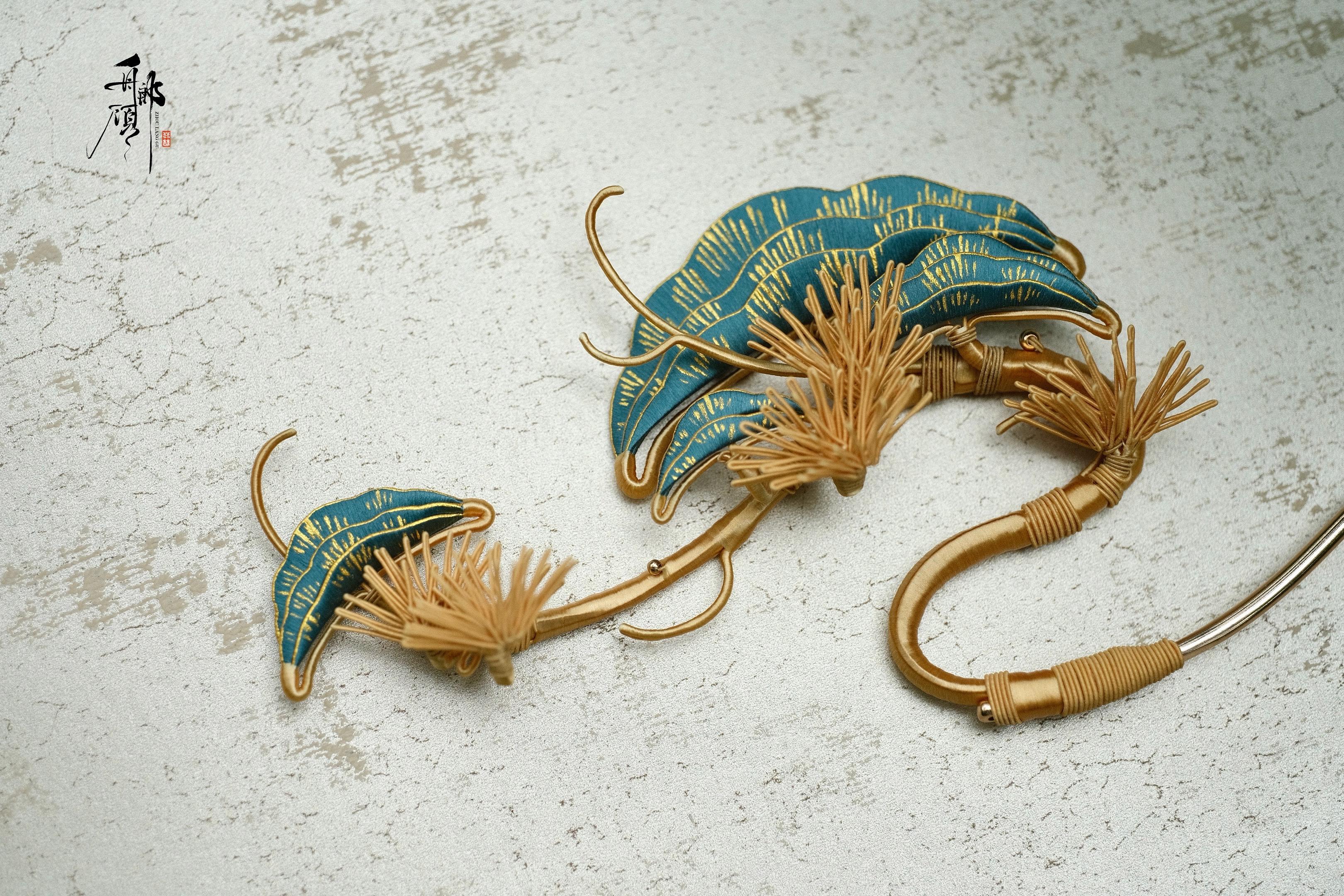 雪声寂寂，我意清清。一支松纹簪，结合松针的两种做法。