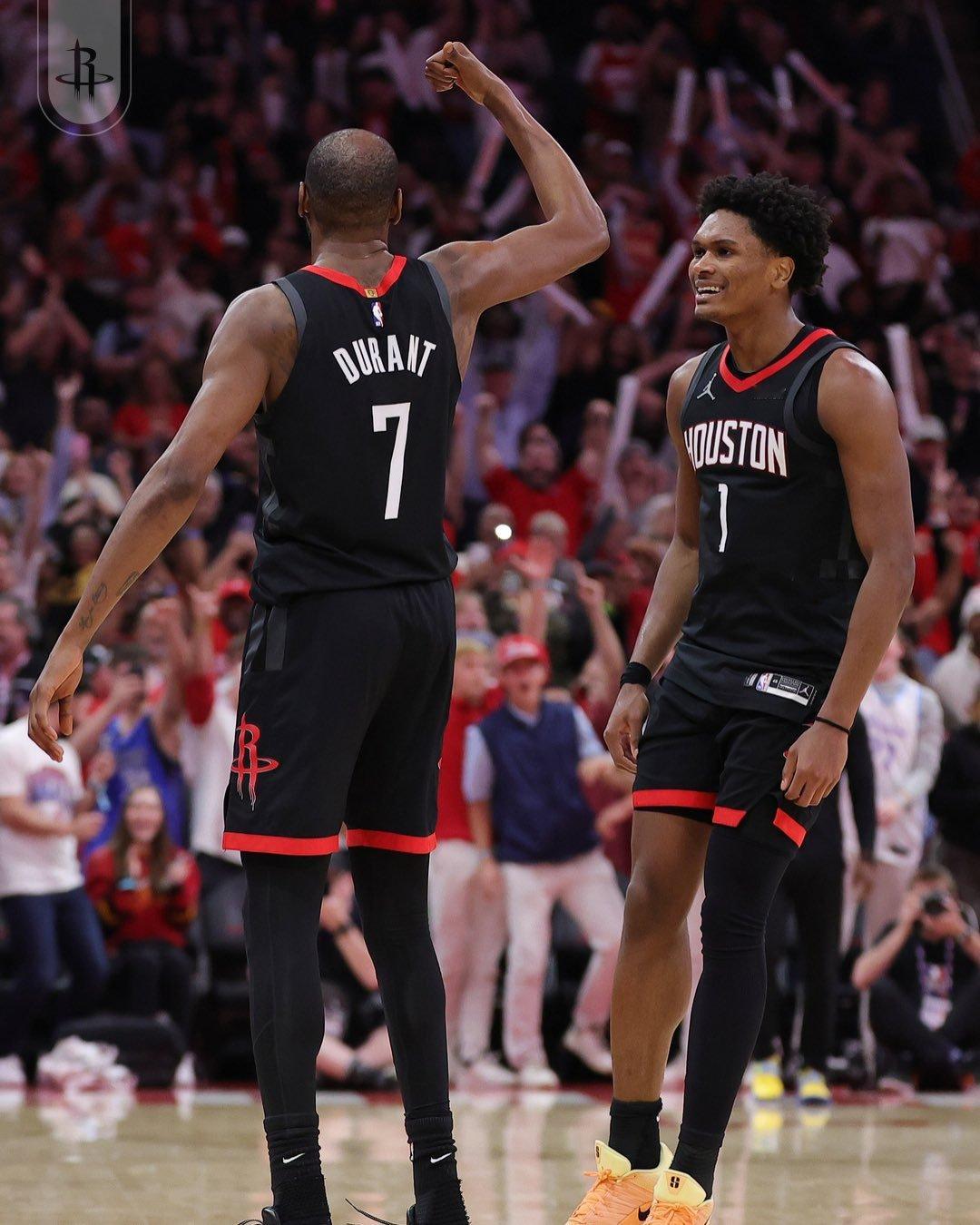 杜兰特赛后采访谈关键球：“球馆里的每个人，包括对手球队，都知道最后时刻球会传到我