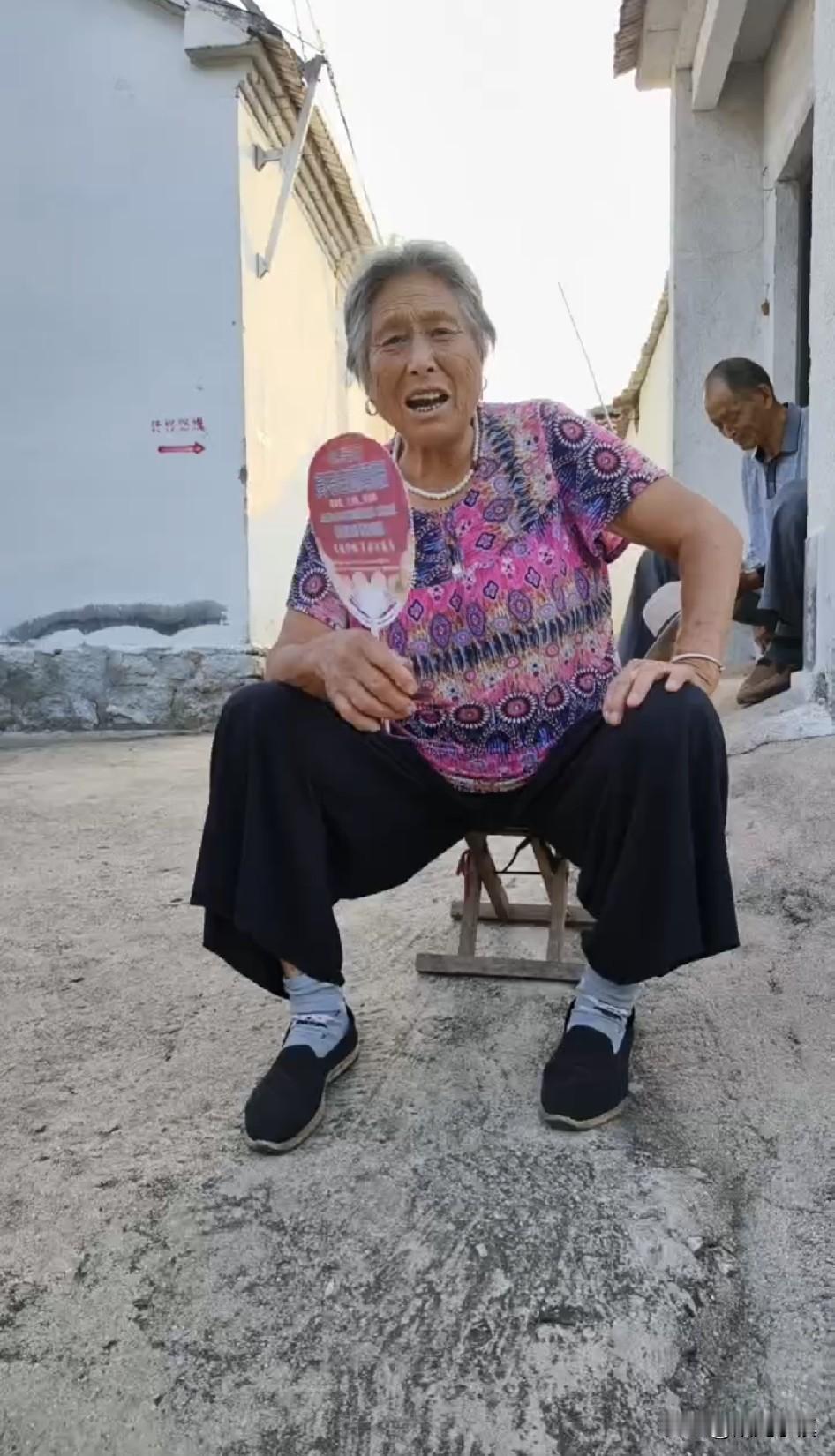 今天下午收到两段视频，一段是村里妹妹发来的，一段是女婿发来的……

村里妹妹发来
