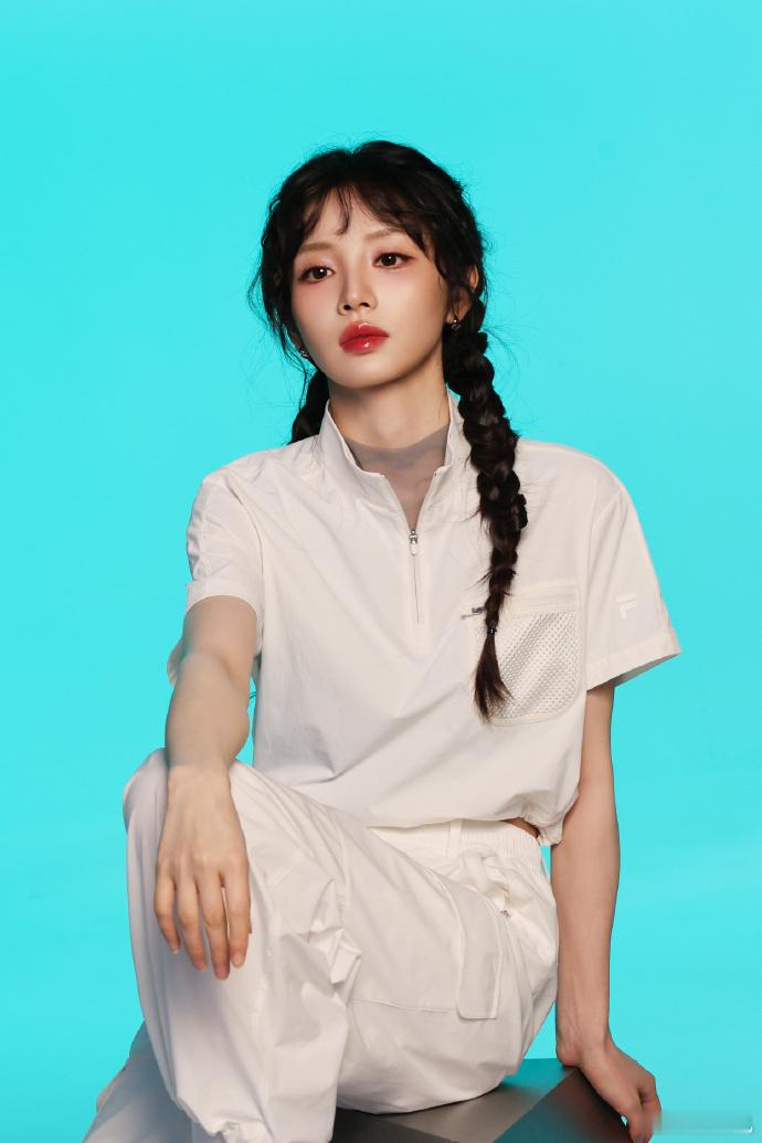 田曦薇和双麻花辫的适配度  田曦薇和双麻花辫的适配度也太绝了吧！完全盐系vv来的