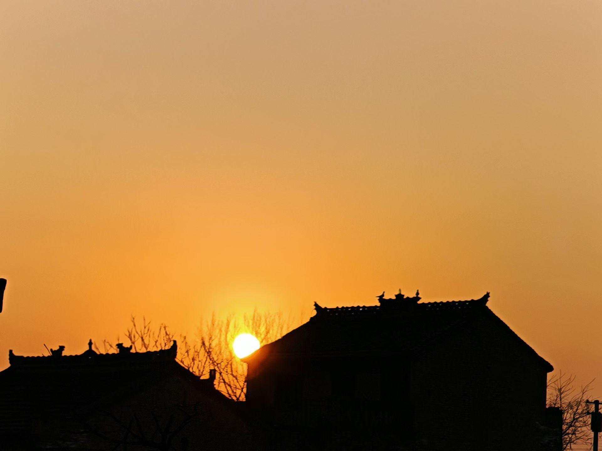 老陕的老家，光影阑珊，人走人流，忍不住热泪盈眶！纵享天涯