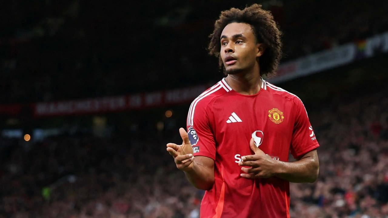 罗马和米兰正在竞争曼联前锋齐尔克泽，而罗马与球员的谈判更加具体。
但由于非洲杯的