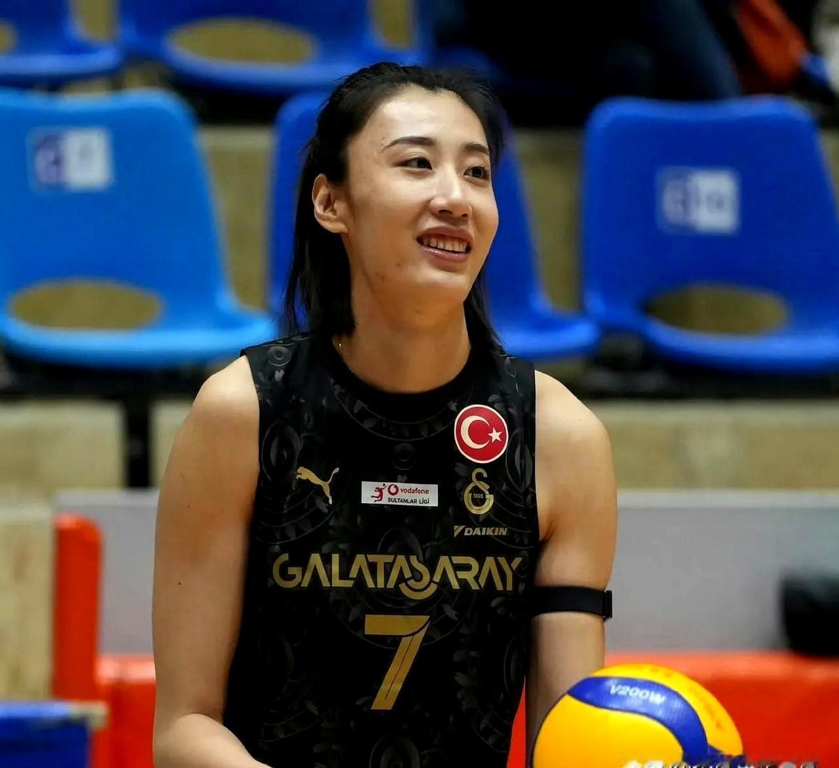 王媛媛新年首战坐穿板凳，咋回事？

嘿，这事儿一出，球迷直接炸锅了。加拉塔萨雷3