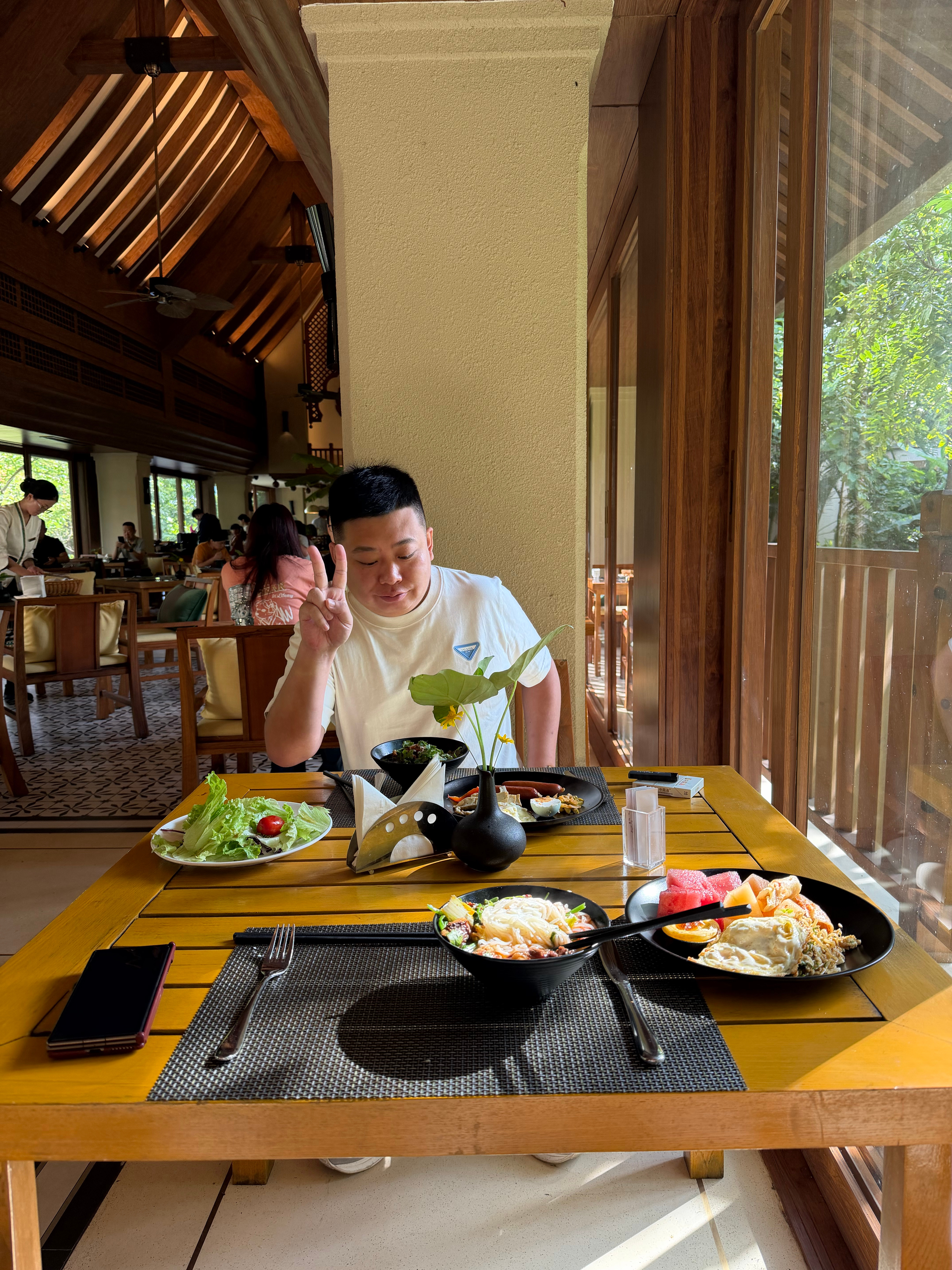 鸟语花香，昨天没赶着最后一班飞机赶回去，今天歇一上午感受下温暖。
