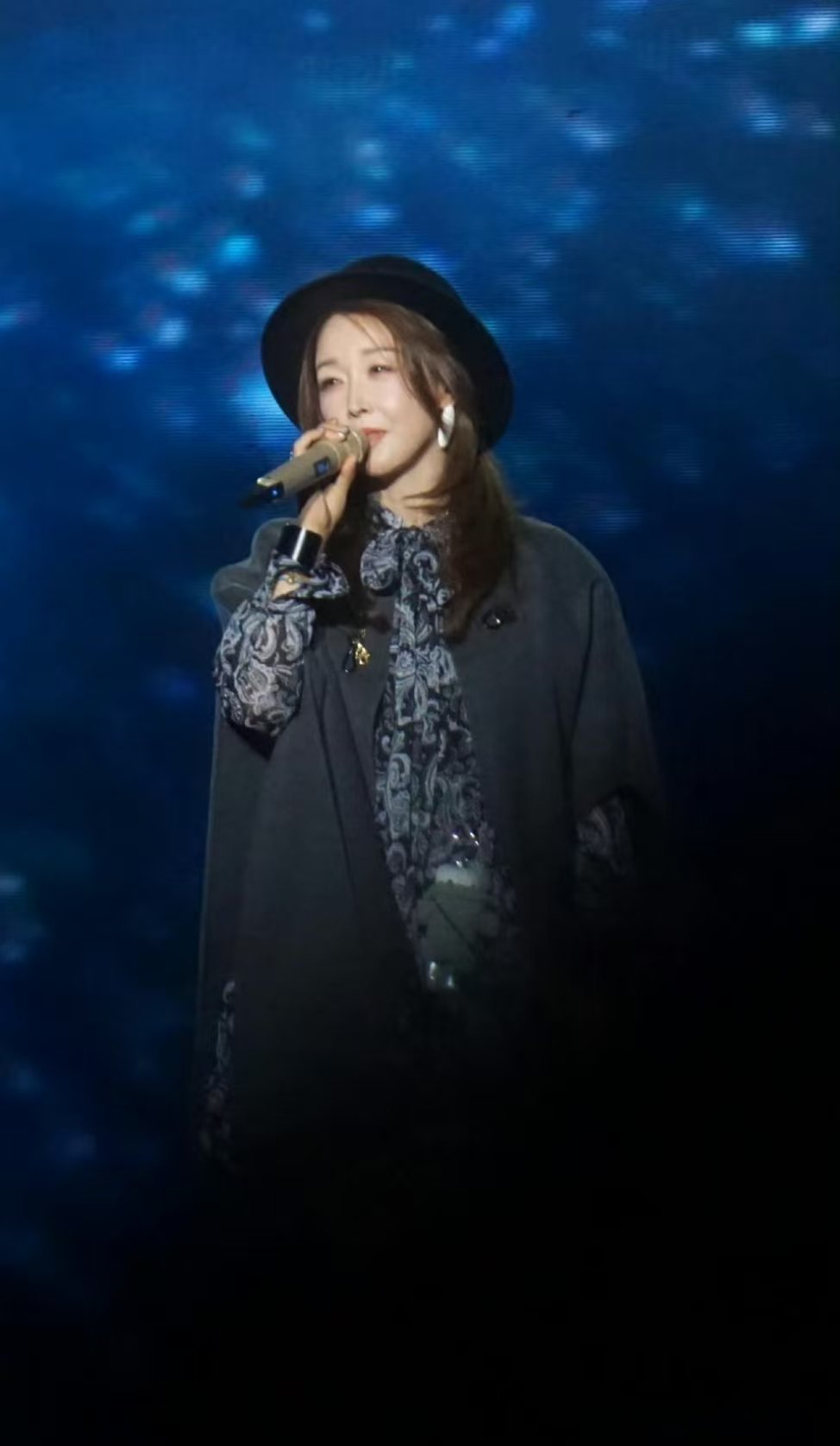 孙悦首次当演唱会嘉宾，就给小沈阳助阵，这情谊太戳了！全场《祝你平安》大合唱瞬间梦