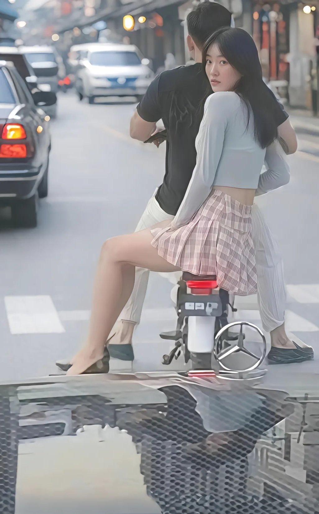 奔驰车主：今晚注定失眠，那个眼神，让我想起了当年的她，年轻真好。