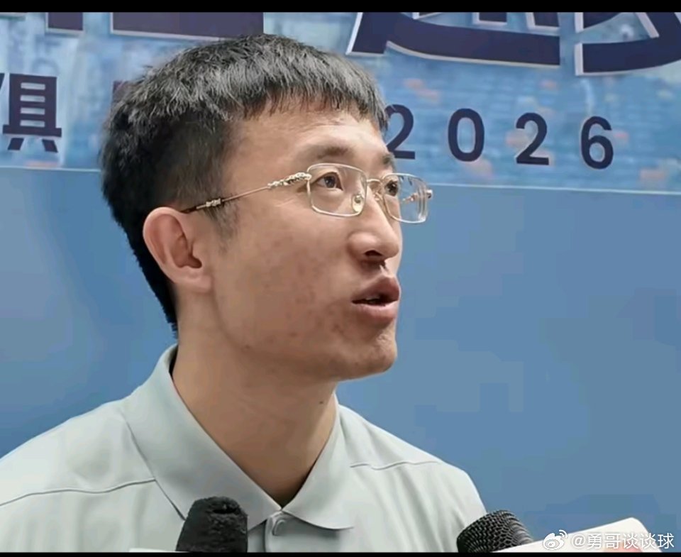 体育明星 3月2日讯 3月2日下午，深圳新鹏城举行了新赛季出征壮行仪式，活动后，