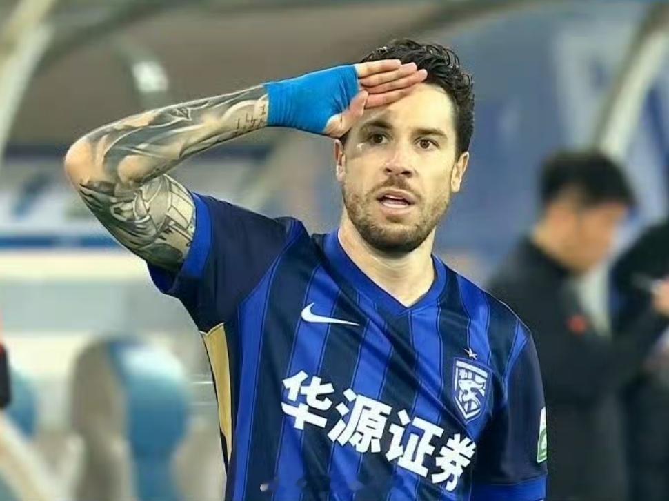 重庆铜梁龙vs武汉三镇 距离比赛结束10分钟左右，武汉三镇还有机会！绍子龙会敬礼