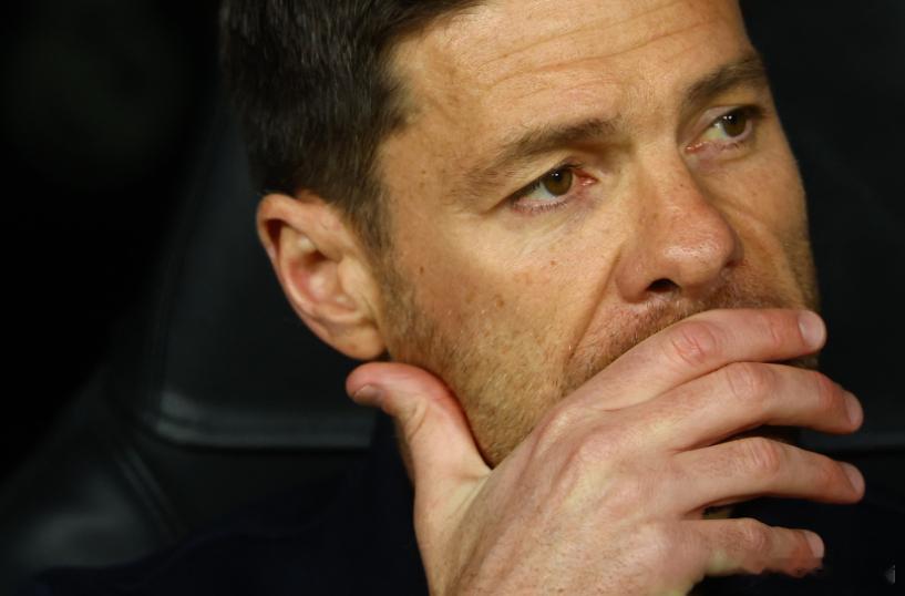 彭南特日前接受talkSPORT采访，他表示哈维·阿隆索下课后，斯洛特应该感到紧