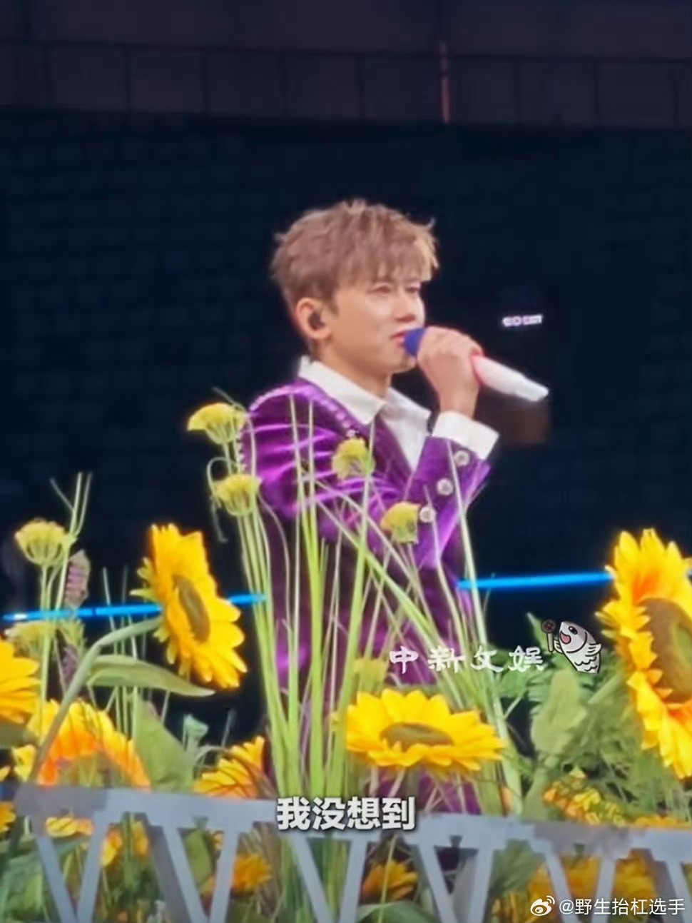 张杰哽咽追忆爷爷清明前夕鸟巢开唱，张杰哽咽谈起爷爷🎤那台旧录音机打开音乐大门，