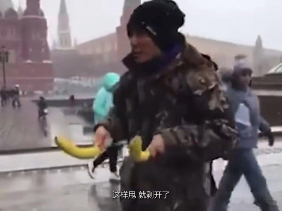 谢霆锋回忆小时候和谢贤的互动谢霆锋从小就崇拜谢贤 小时候的霆锋便如此崇拜父亲，回