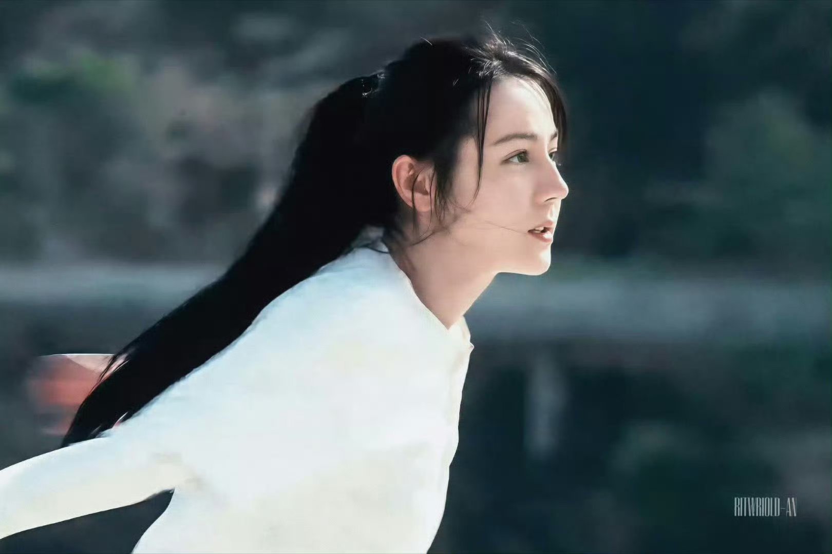 迪丽热巴不吃素颜压力比起外表好不好看热巴更愿意用心演好戏明天电影院走起！ 