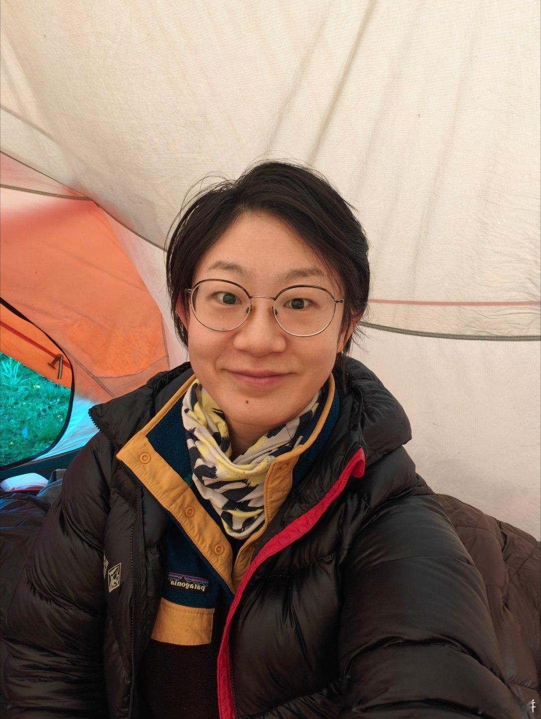 格聂大环徒步出山了 人四天不洗脸不洗头当然也不洗澡是可以好好的 我用自己的头油抓