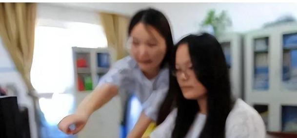 你以为的实习是学本事，现实中的实习，却可能是一场明码标价的“人口批发”。
职校生