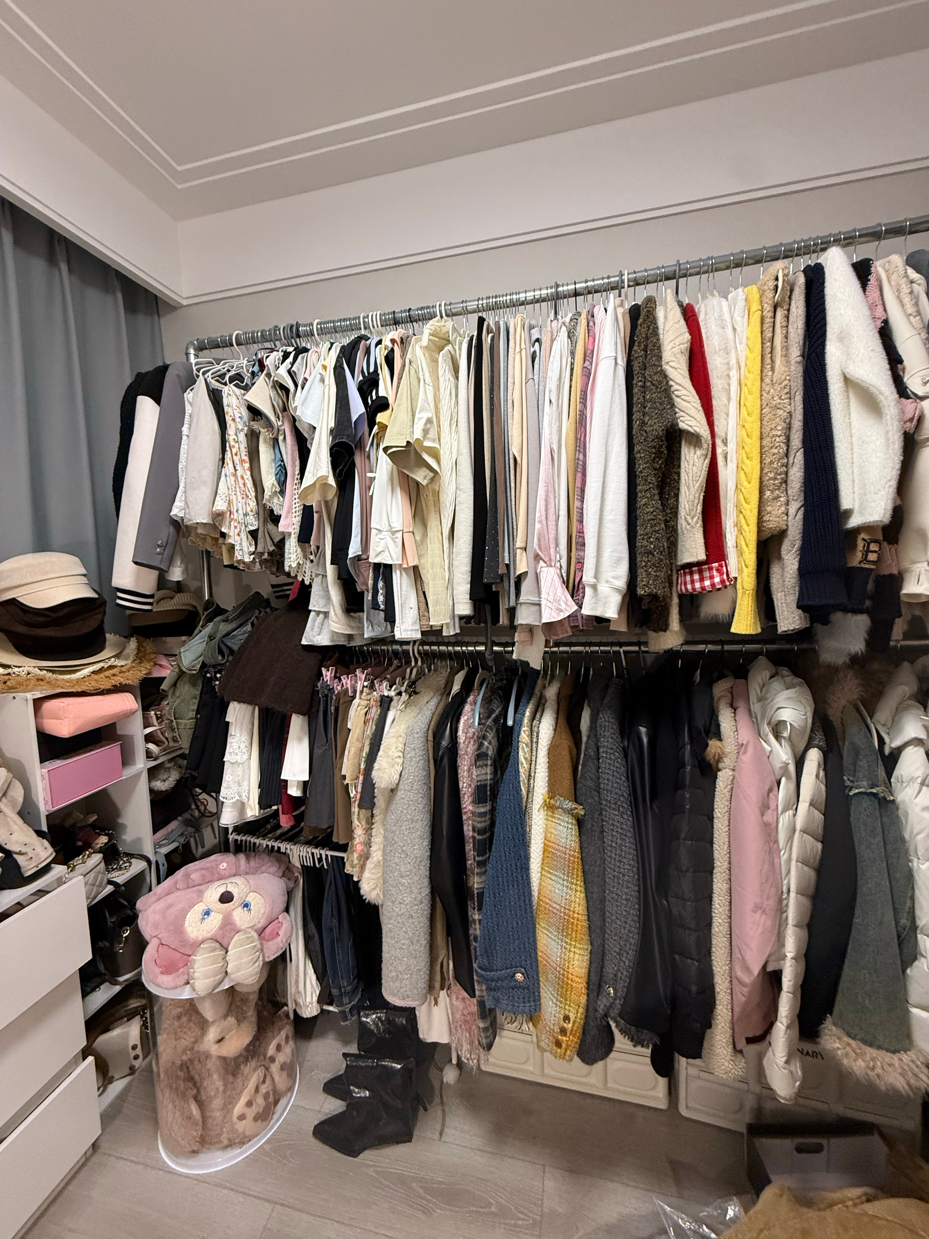 准备断舍离一波 收拾出一些衣服便宜卖 厚点的四五十 薄衣服二三十左右的卖 喜欢可