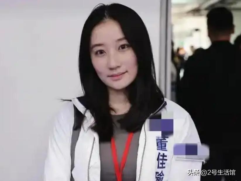 郑丽文率国民党 14 人代表团访陆，团队里最受关注的莫过于 30 岁的董佳瑜，她