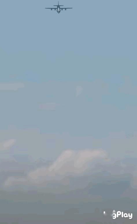 大角度俯冲着陆，把运输机开成战斗机一样霸气！“阿富汗式降落”，值得你乘坐体验。
