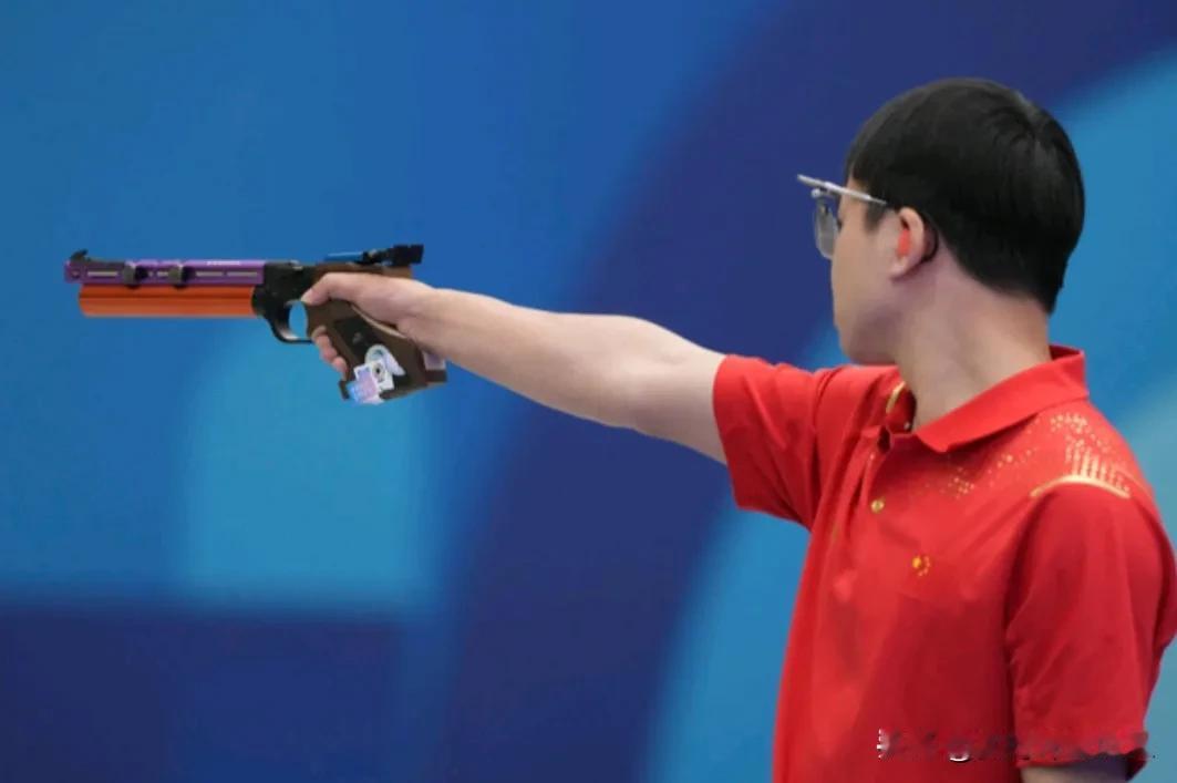 中国队第3金！男子10米气手枪决赛，谢瑜力克马尔蒂尼摘金，不得不承认2点事实

