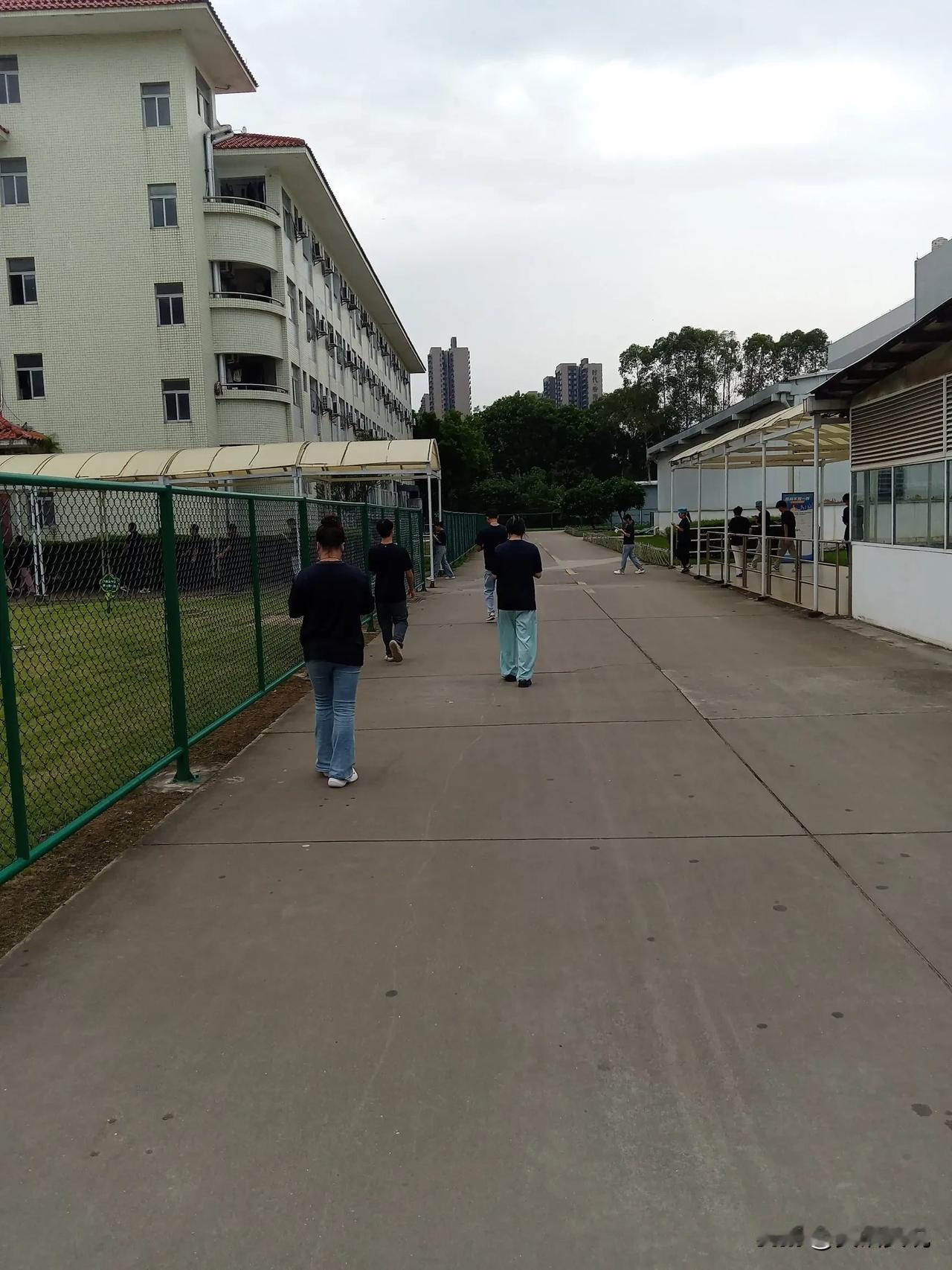 广州南沙安捷利电子厂上班实在是太爽了！[庆祝][庆祝][庆祝]
因为不用看任何人