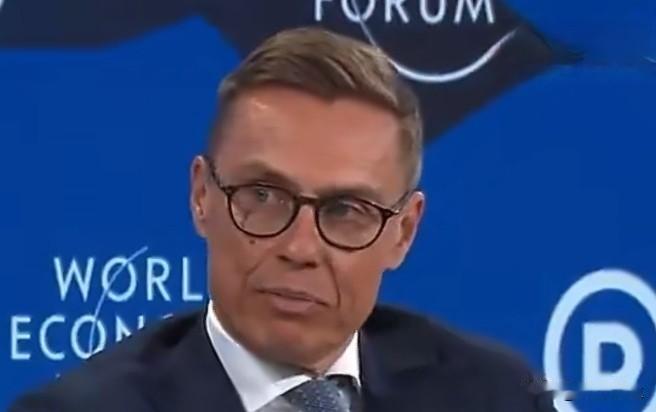 芬兰总统亚历山大·斯图布在被问及“欧洲能否在没有美国协助的情况下自卫”时，他明确