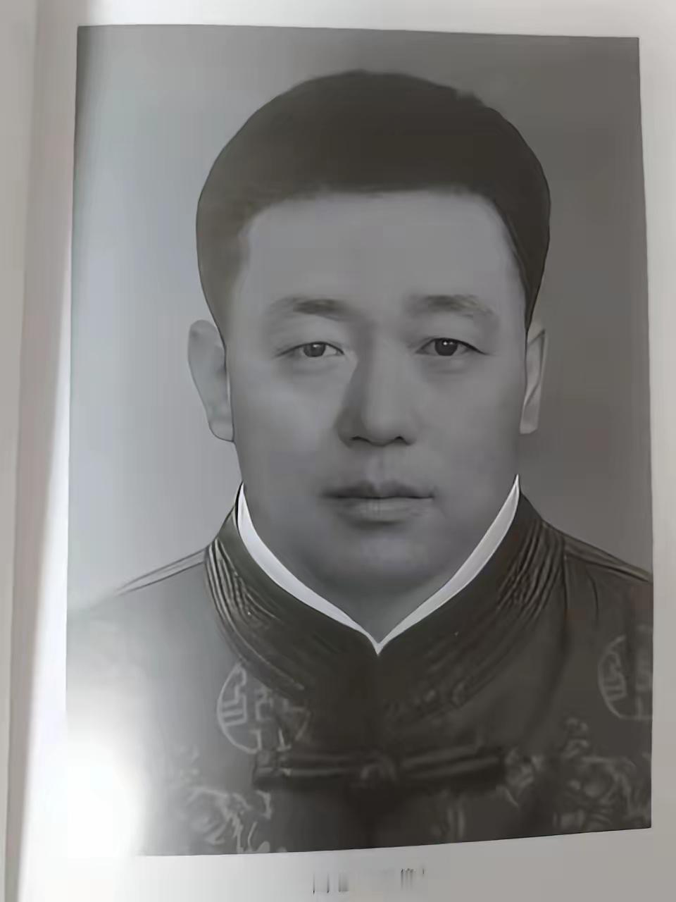 1939年，冀东抗联总司令高志远去开会，萧克对他说：“配枪不错。”高志远把手枪交
