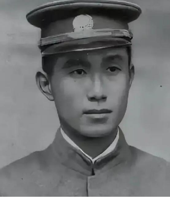 1904年，22岁的蔡锷迎娶29岁的刘长姑，可是等花轿到了门口，新娘却坚持不肯出