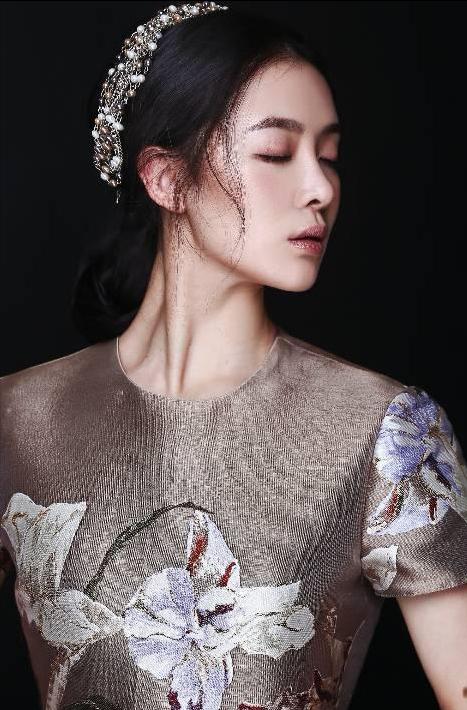 舞蹈家，华宵一，在春晚带着十个小姐妹，奉献了一场华美绝伦的舞蹈，锦鲤，效果惊艳，