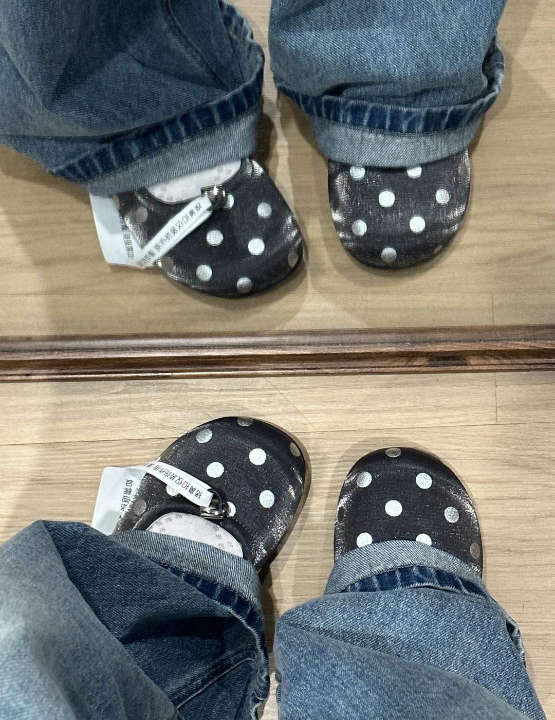 🥿美而萌之！！！
看mnn穿搭图灰色黑色很纠结来着
甚至在收到货前都在纠结（但
