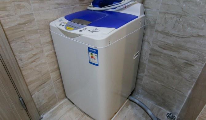 关于洗衣机转速和洗涤剂用量的问题，很多人都有一些误解。其实，洗衣机转速越大并不一