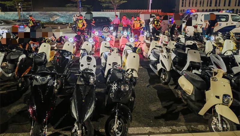 湛江公安交警特警联合行动查获一批飙车党，已拘留几人。#严查改装车 #严禁飙车翘头