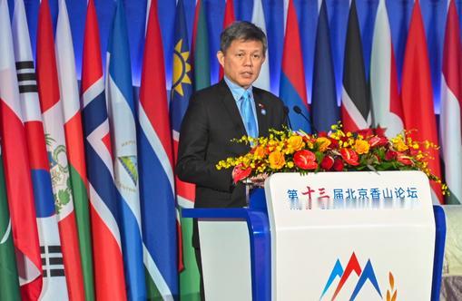 新加坡防长说着一口中文，要中国“以德服人”，有本事对美国说去。今年北京香山论坛上