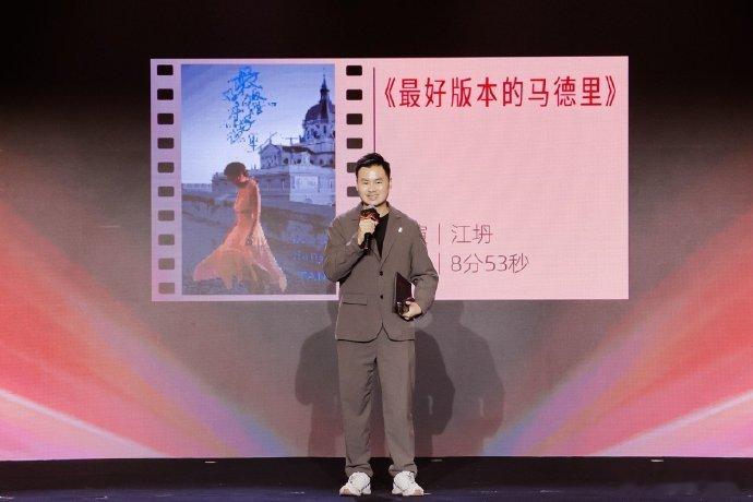 22岁的00后导演获奖，卷得让人不得不服。对新生代电影人的扶持力度这么大，年轻人