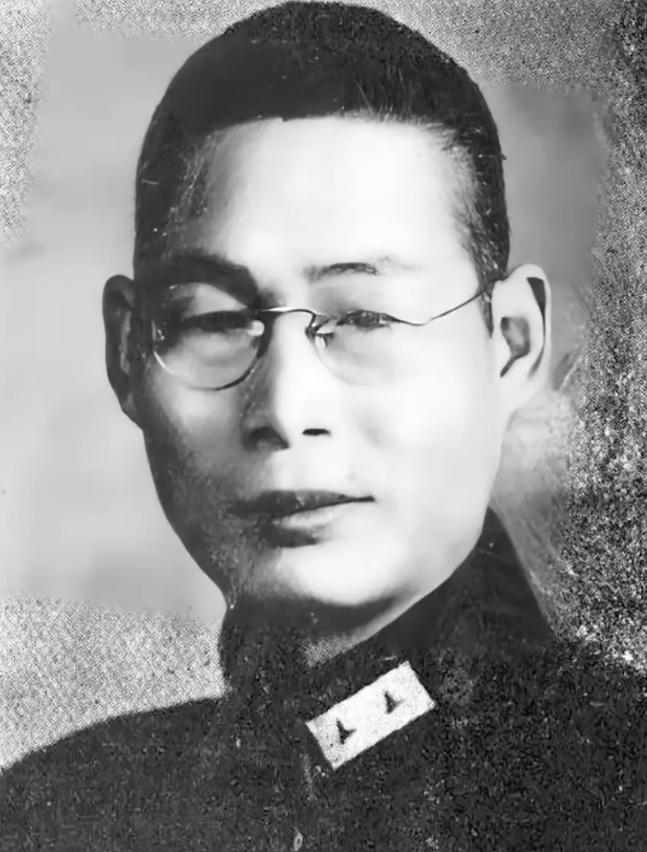 1934年的闽西，
512个大活人被粗麻绳串成一串，等候发落。
这里面有掉队的红