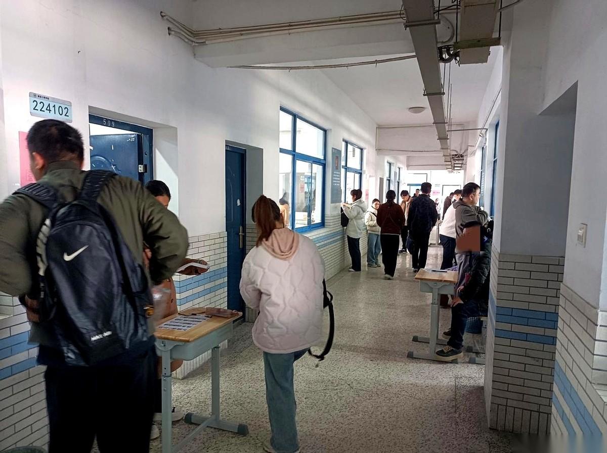 120分钟，135道题。
笔停下来的那一刻，我大脑是空的。
真的，就感觉刚参加完