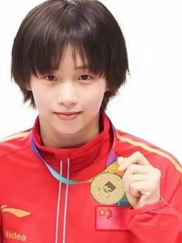 陈芋汐2025年度最佳女子跳水运动员北京时间12月17日，世界泳联官方宣布：中国