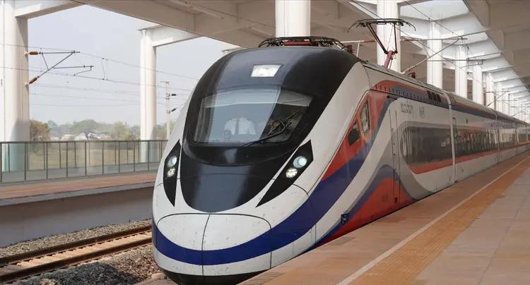 为什么14个陆上邻国里，最先用上中国标准铁路的不是俄罗斯、印度，而是700多万人