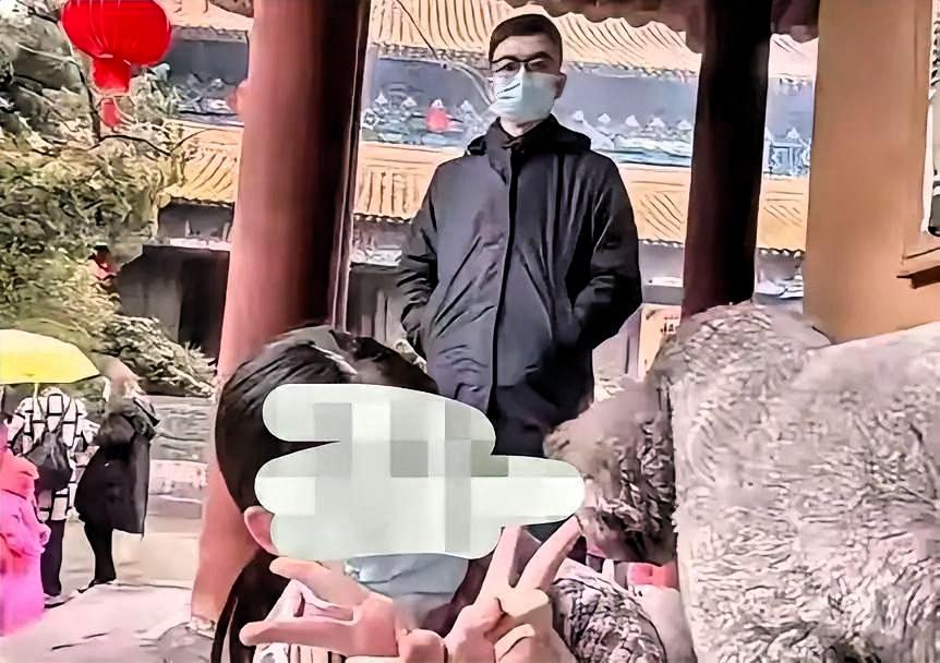 胚胎男迎来了计划落空的第一个重大打击，他苦心布局很久的香港人才引进申请，已经被官