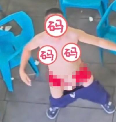 “这要放80年代早枪毙了！”四川南充，男子凌晨2点和朋友在夜市摊上喧闹，2楼女子