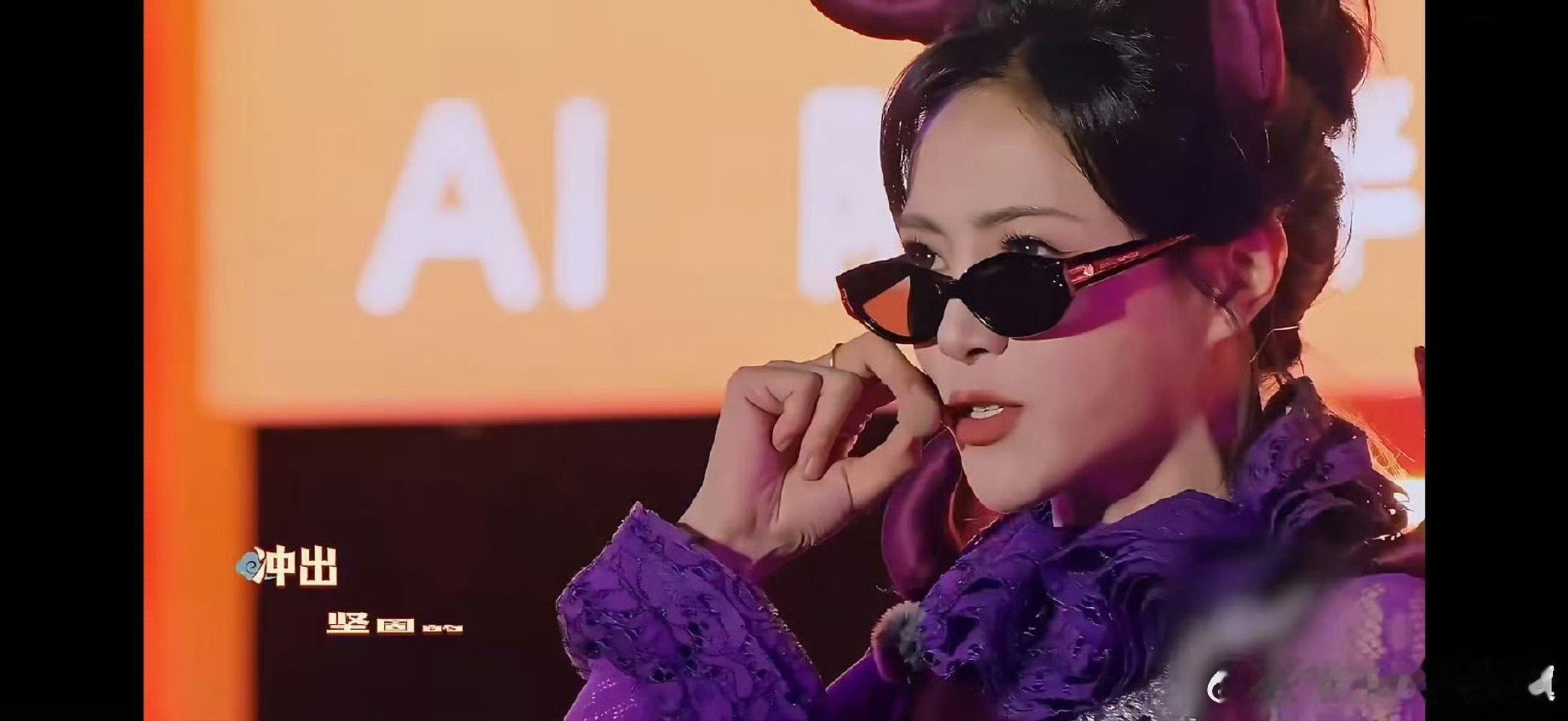 谢可寅一唱rap眼神都变了周五晚高疯春晚回忆杀疯了周五晚高疯这才是舞台王者！一唱