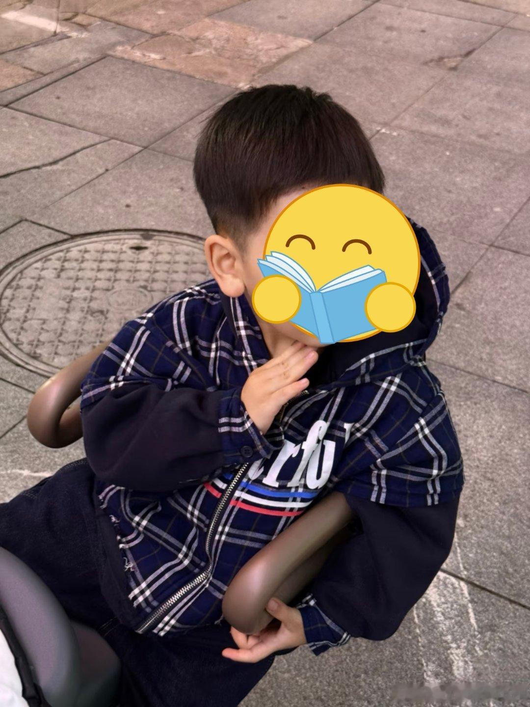 这种耳朵的小孩大多数都学习拖拉散漫享福也是真享了 你好同学