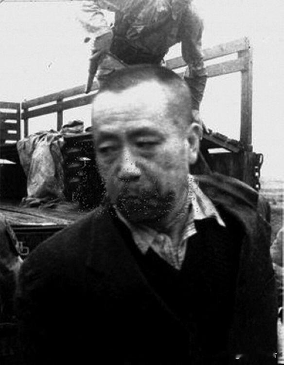 陈宝仓将军的故事，像一部充满谜题的悬疑片。一位国民党中将，三次被怀疑“通共”，两