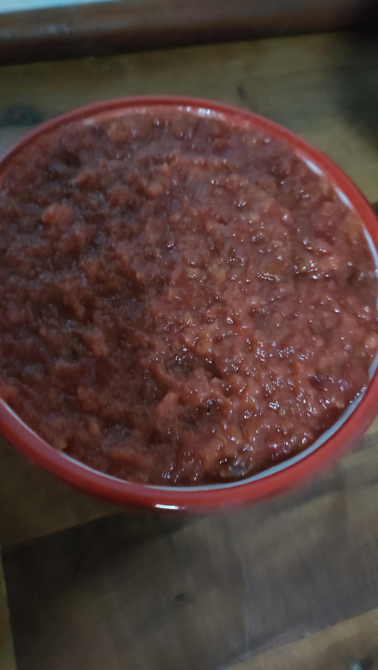 自制山楂糕。将山楂清洗干净，去核，加冰糖红糖上笼蒸，中间搅拌一至二次，大约一小时