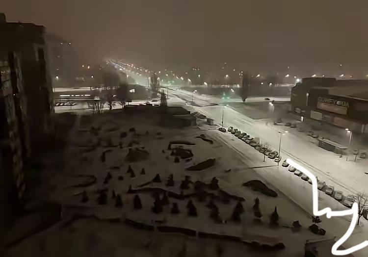 基辅市长呼吁有条件居民暂避：全市超40万用户断电，极寒下断暖断水影响6000栋楼