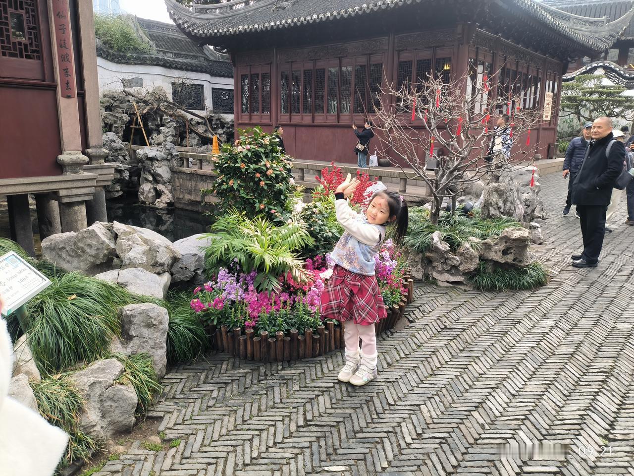 你认为人生重要的是什么我以为人生重要的是生存，有了生存的能力，然后物质上的满足，