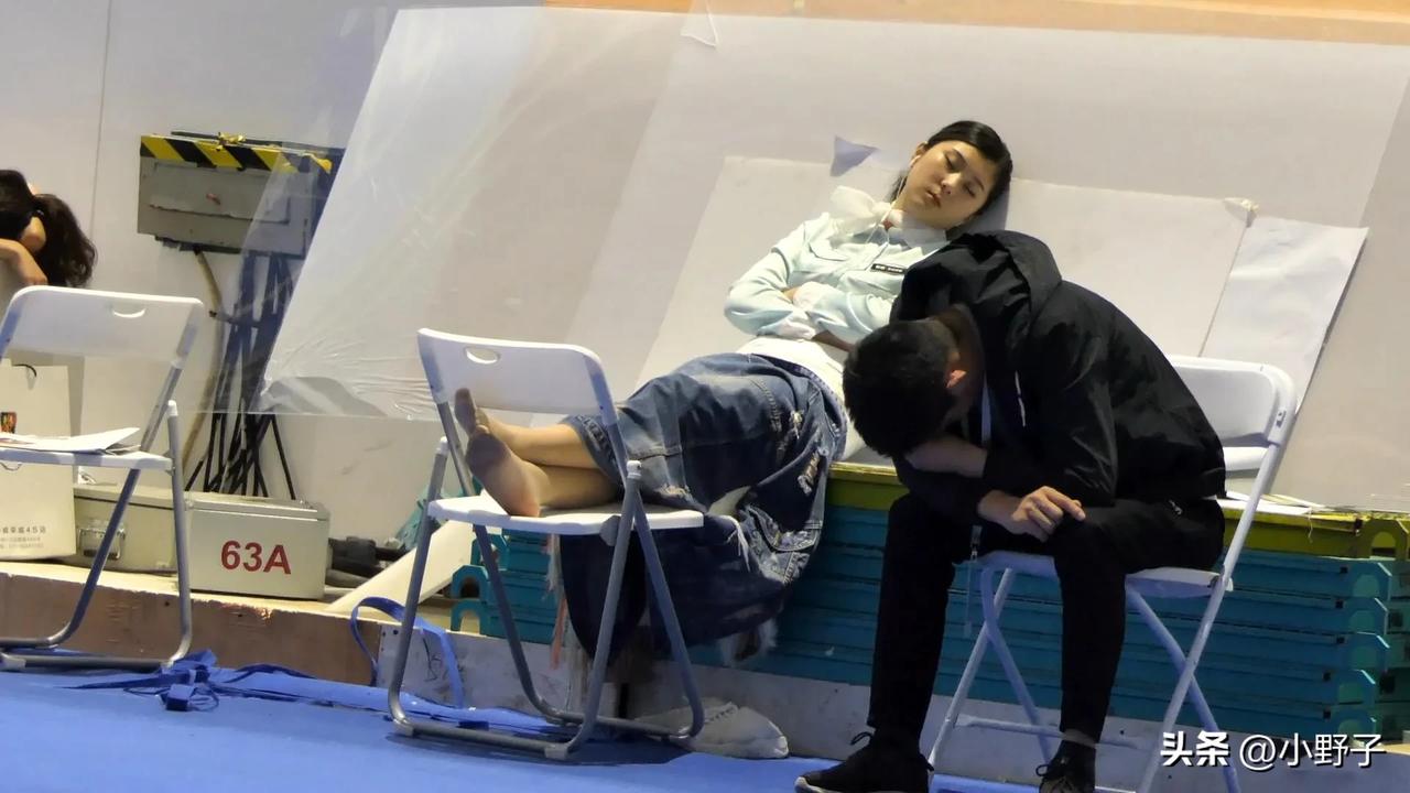 三天展会太累了，结束后直接睡着了