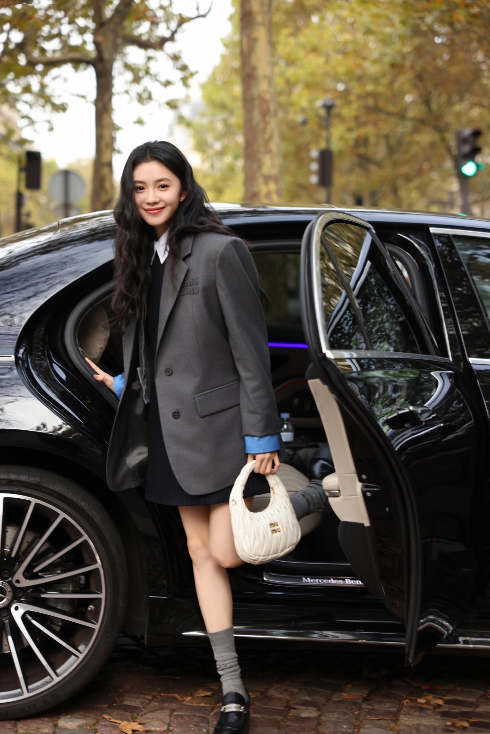 miumiu签了三个00花 Miu Miu真的很会选人～ ​​​​