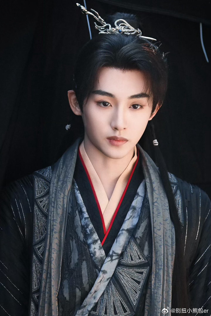 古装剧《庶女生存手册》主演 董思成&邓恩熙导演：王威《长乐曲》编剧：潘晓晨《大宋