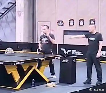 孙颖莎王曼昱备战分工不少球迷好奇，为啥训练画面里莎莎独自练球，马琳和任浩在给曼昱
